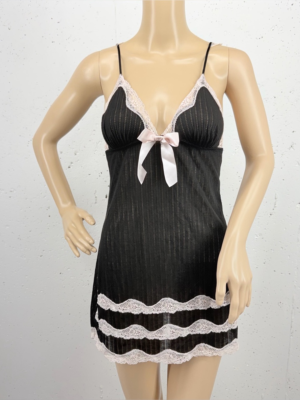 Victoria’s Secret Women’s size Medium Black Pink Baby Doll Chemise Lingerie